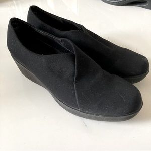 Munro American Black Wedge